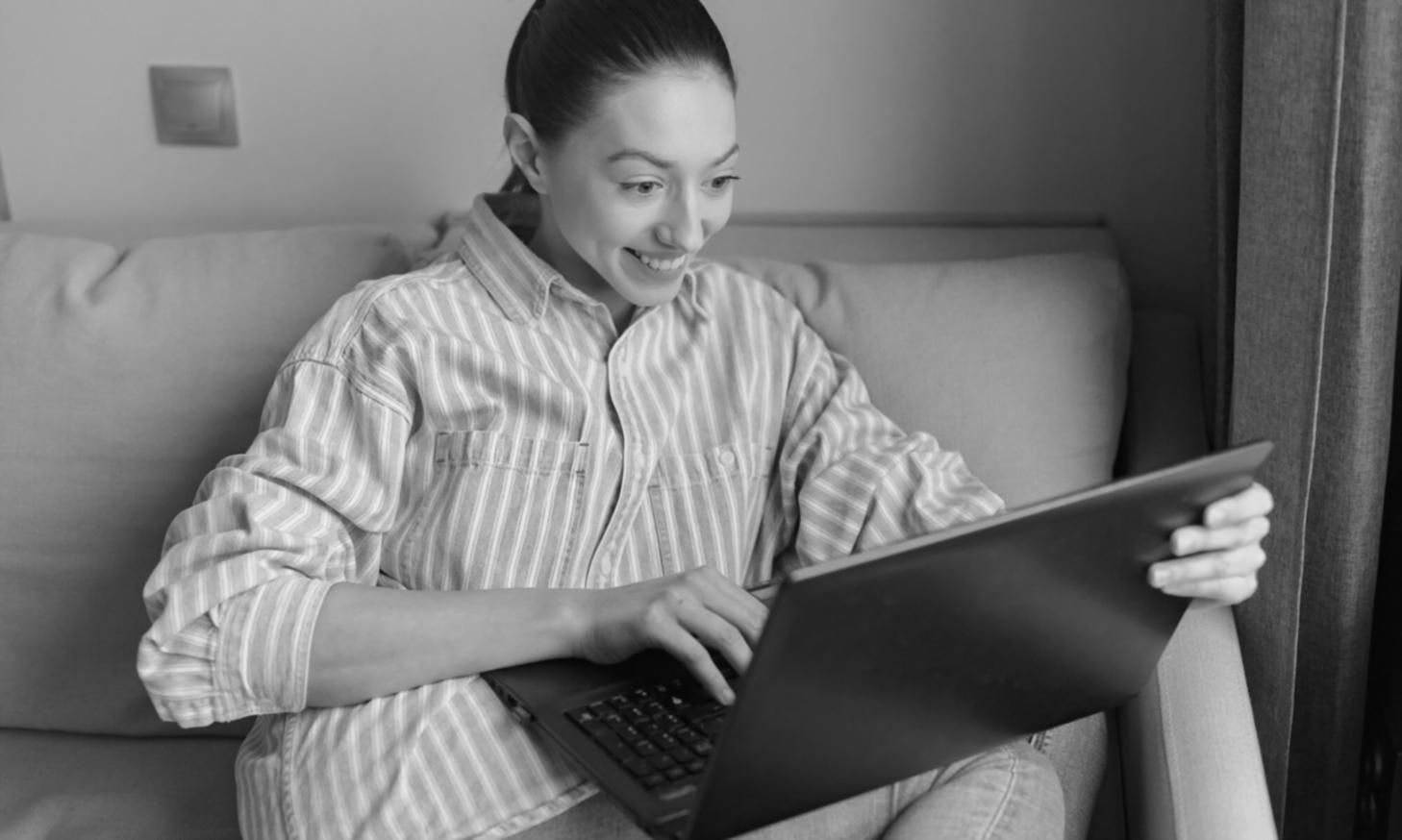 Espace de travail professionnel avec consultation budgétaire